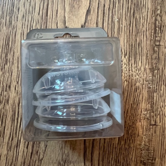 Como Tomo Replacement Silicone Nipples X2 1 Hole Slow Flow 0-3 Months NEW - Picture 3 of 4